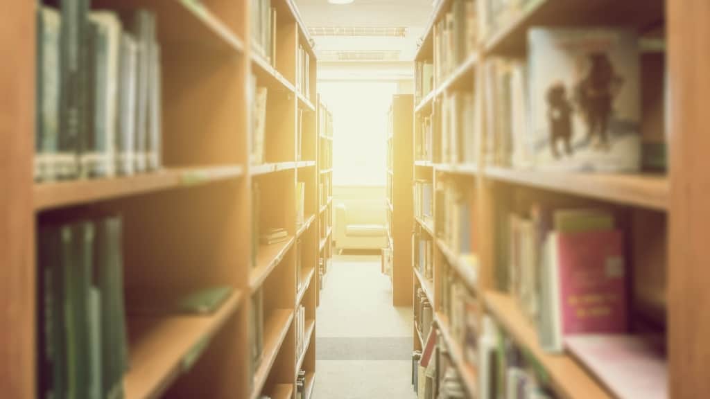 米澤穂信の新刊情報まとめ！発売日やあらすじをチェック【2025年最新】
